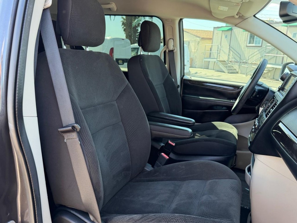 Dodge Grand Caravan Vehicle Full-screen Gallery Image 22