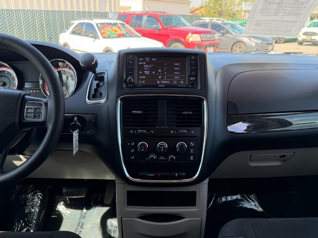 Dodge Grand Caravan Vehicle Full-screen Gallery Image 25