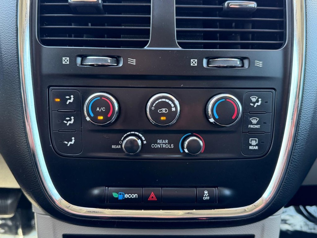 Dodge Grand Caravan Vehicle Full-screen Gallery Image 34