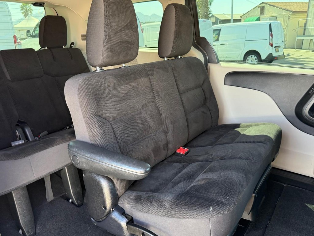 Dodge Grand Caravan Vehicle Full-screen Gallery Image 37