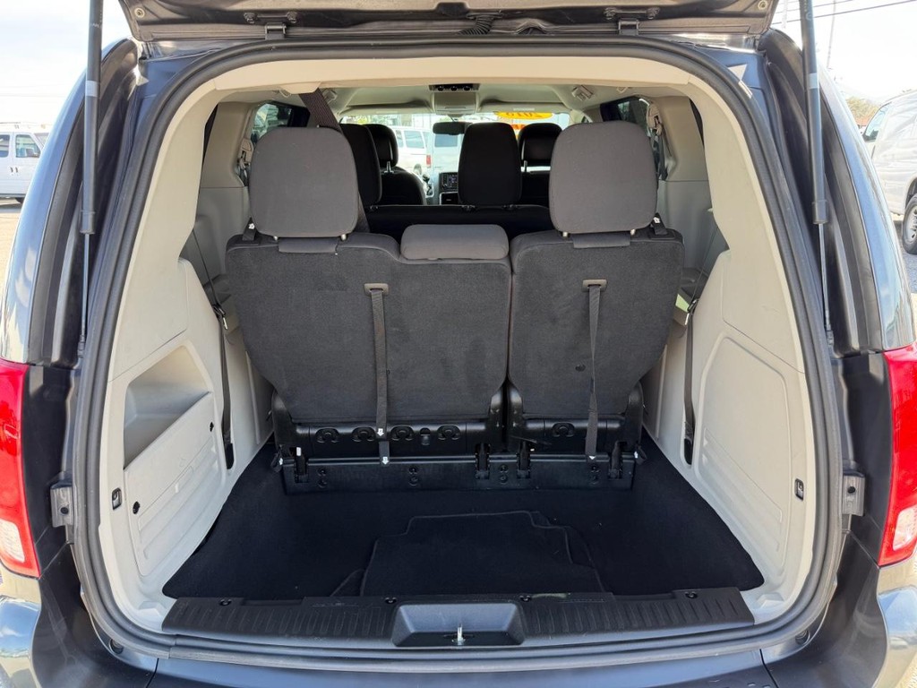 Dodge Grand Caravan Vehicle Full-screen Gallery Image 41