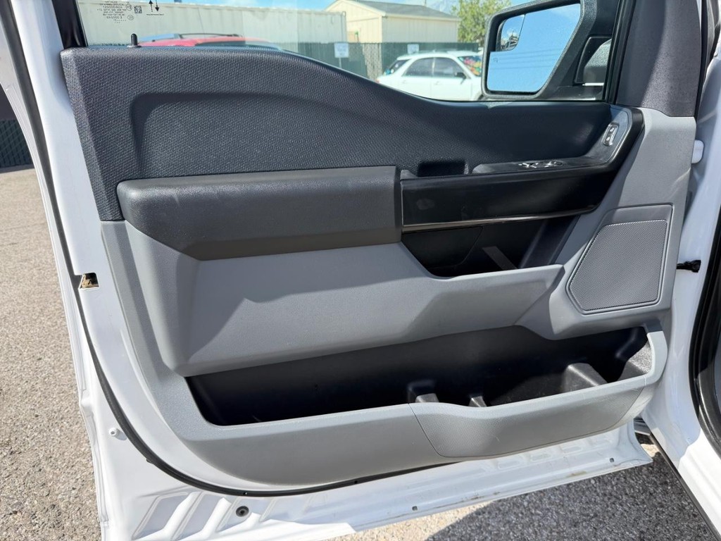 Ford F-150 Vehicle Full-screen Gallery Image 15