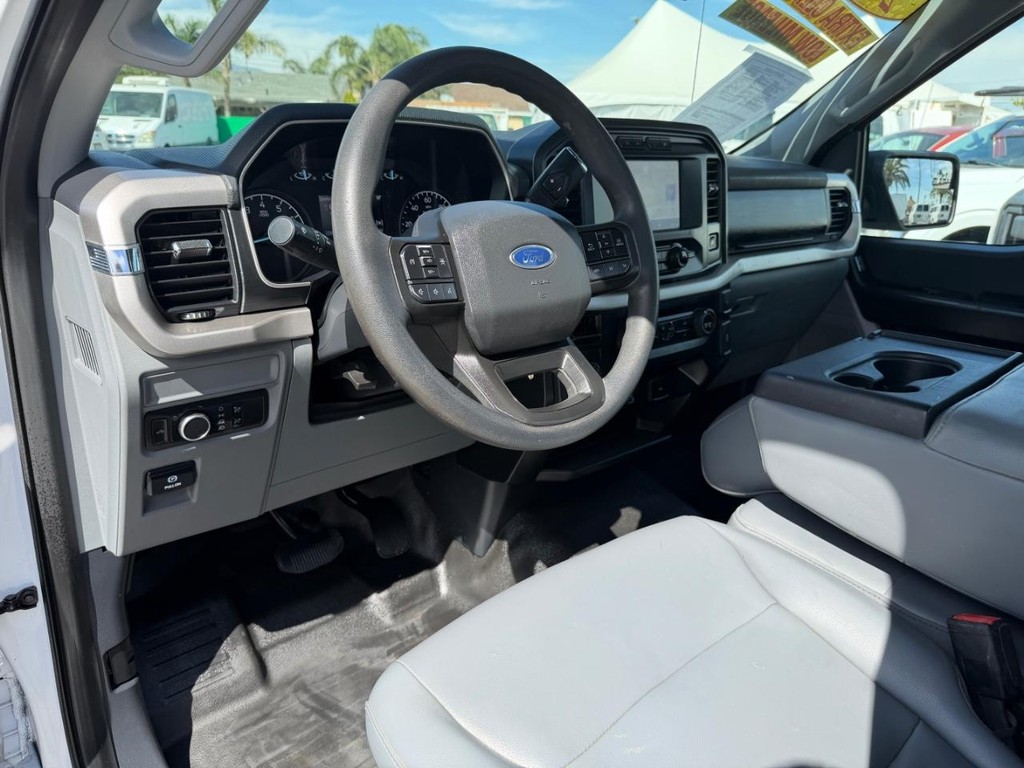 Ford F-150 Vehicle Full-screen Gallery Image 16
