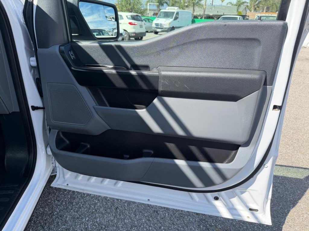 Ford F-150 Vehicle Full-screen Gallery Image 19