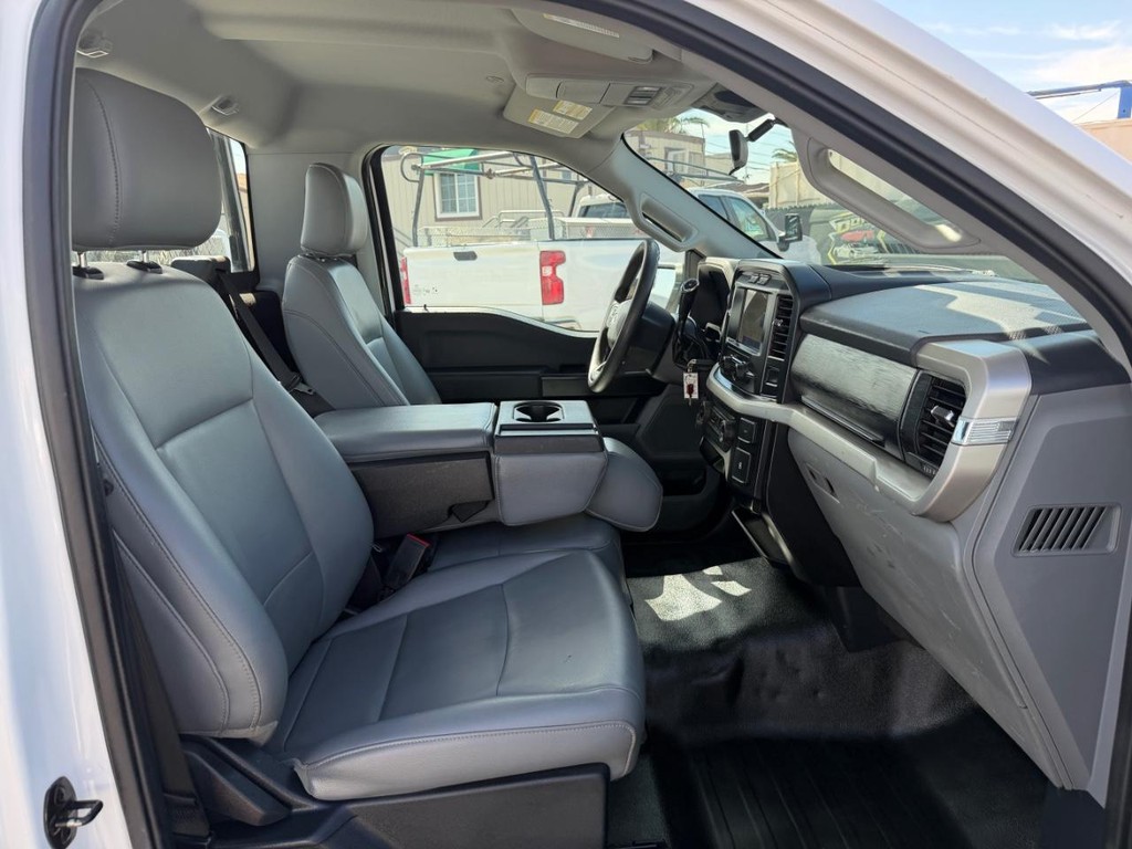 Ford F-150 Vehicle Full-screen Gallery Image 21