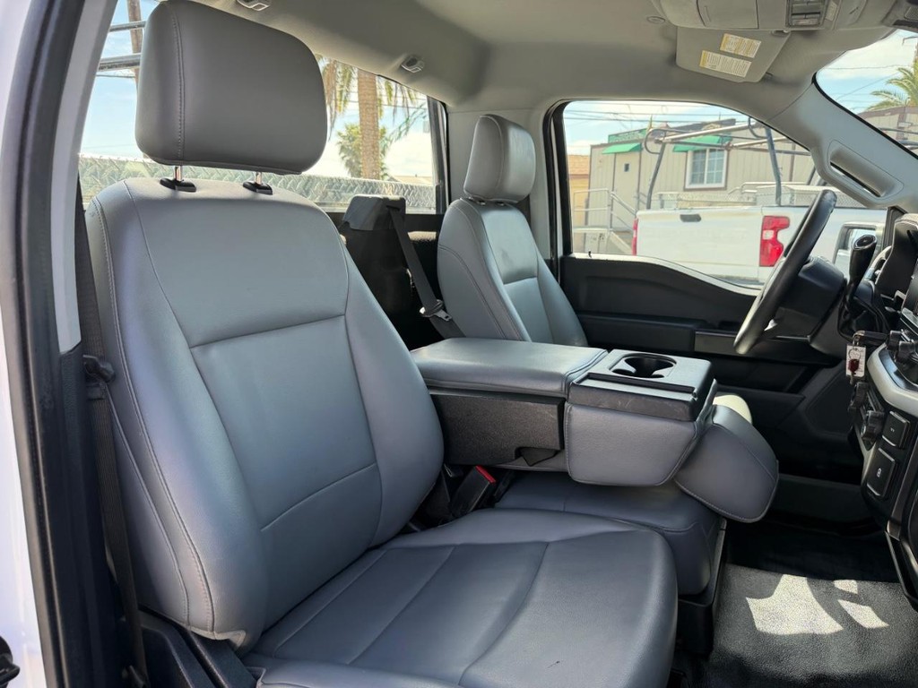 Ford F-150 Vehicle Full-screen Gallery Image 22