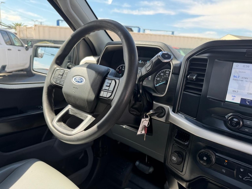 Ford F-150 Vehicle Full-screen Gallery Image 23