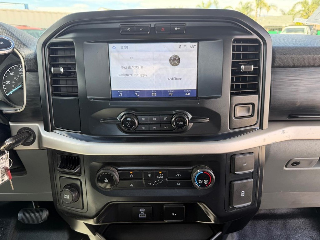 Ford F-150 Vehicle Full-screen Gallery Image 24