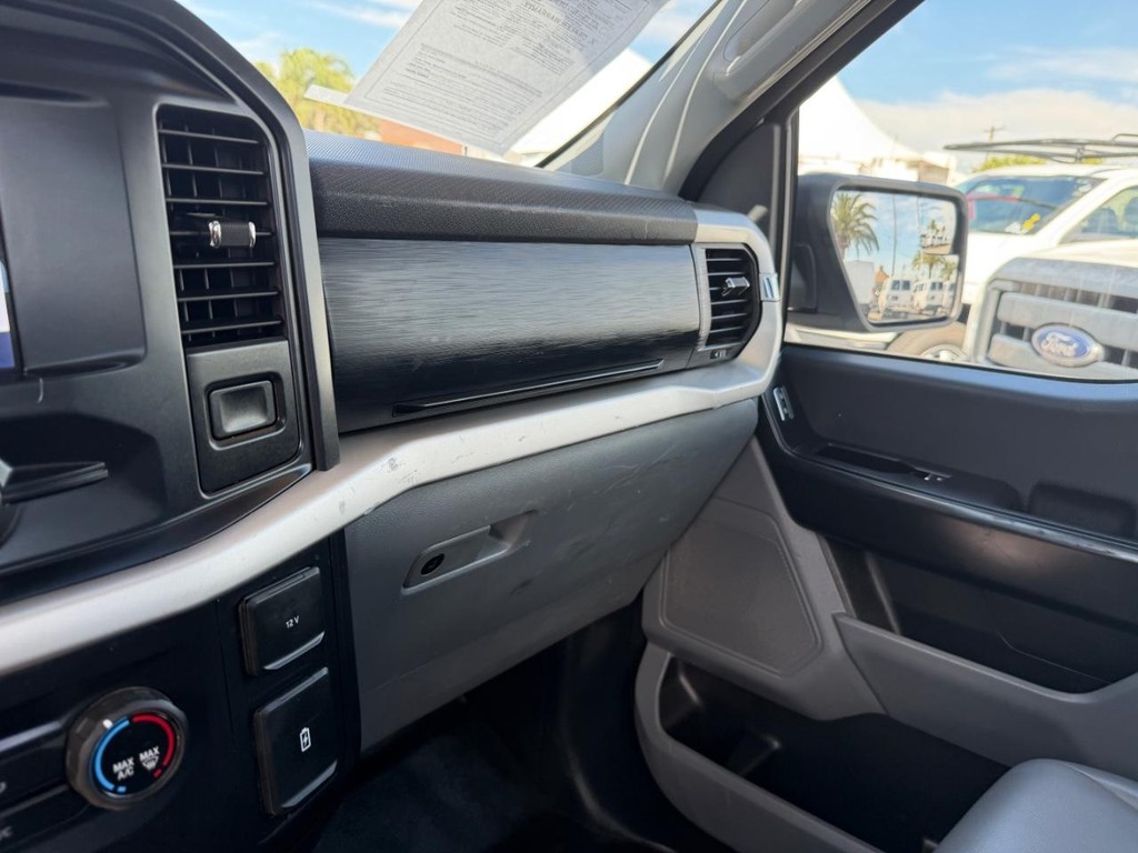 Ford F-150 Vehicle Full-screen Gallery Image 25