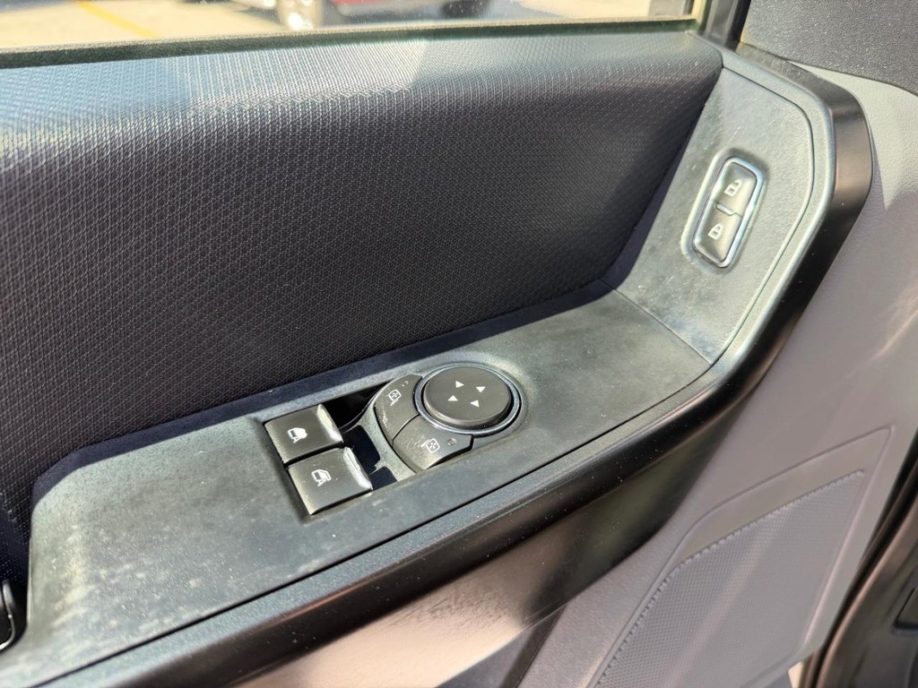 Ford F-150 Vehicle Full-screen Gallery Image 26