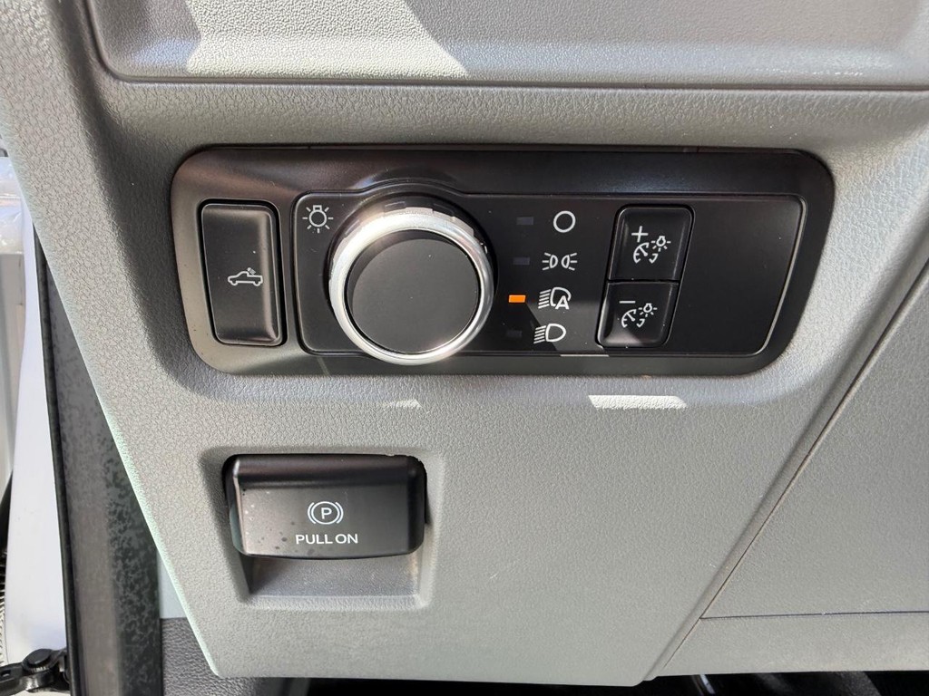 Ford F-150 Vehicle Full-screen Gallery Image 27