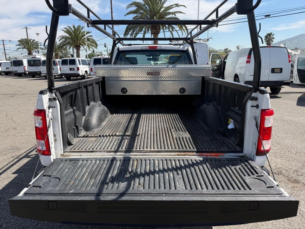 Ford F-150 Vehicle Full-screen Gallery Image 33