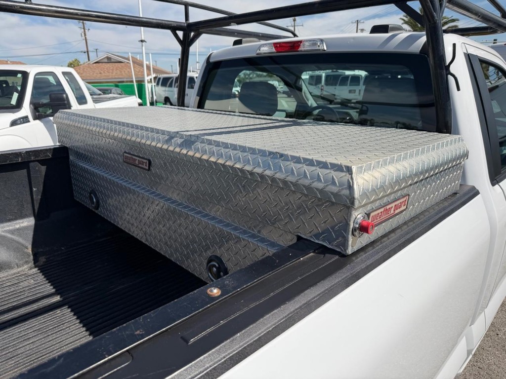 Ford F-150 Vehicle Full-screen Gallery Image 34