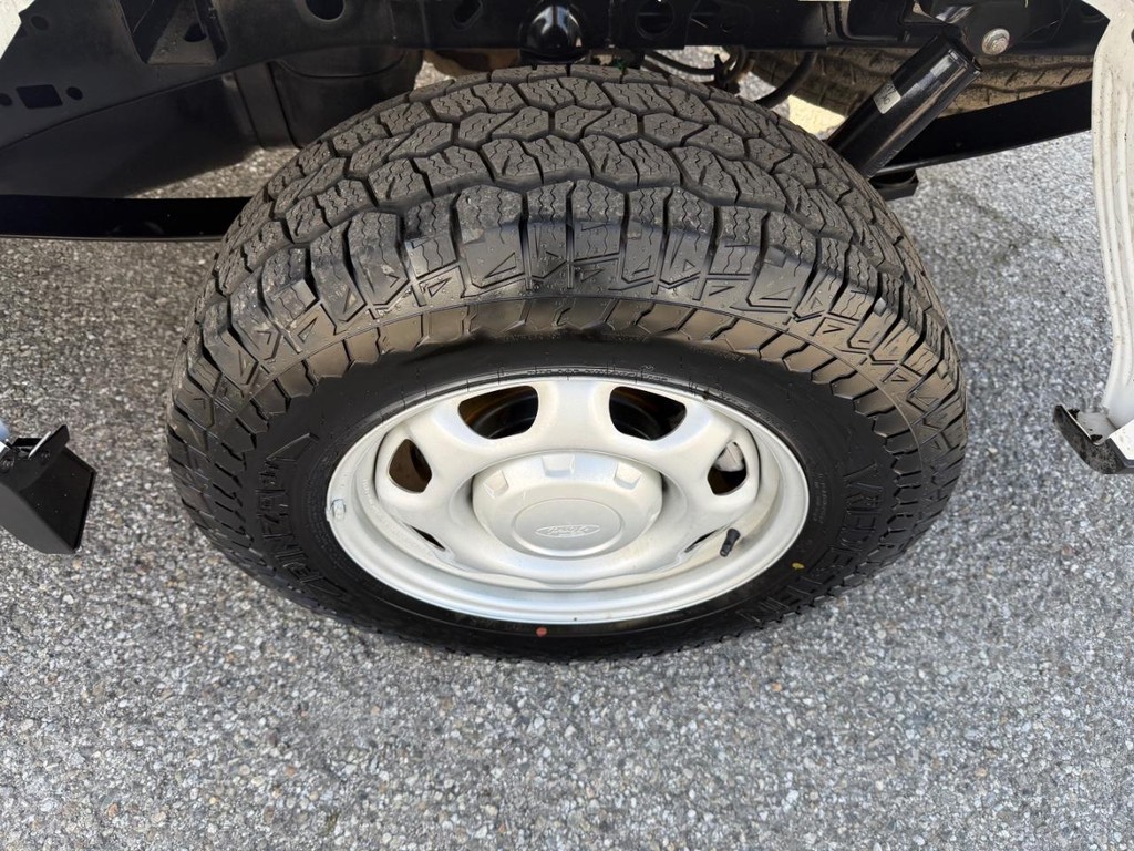 Ford F-150 Vehicle Full-screen Gallery Image 36