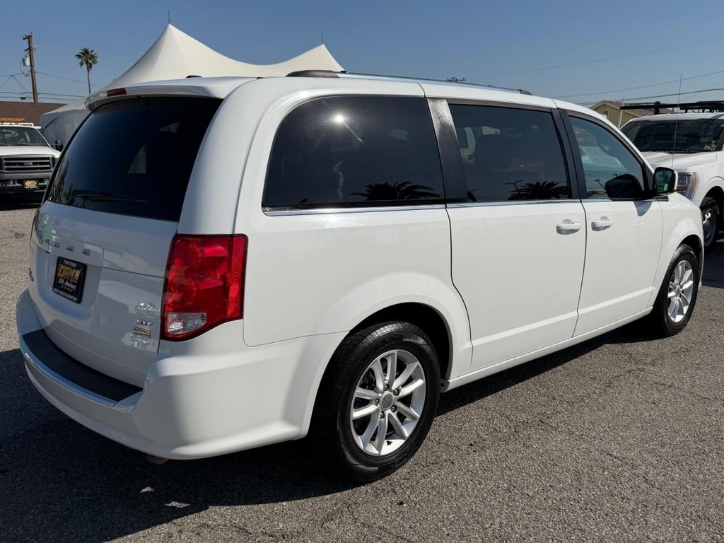 Dodge Grand Caravan Vehicle Full-screen Gallery Image 06