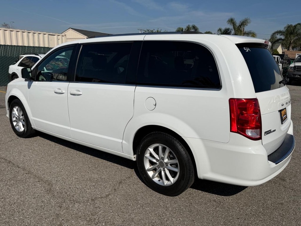 Dodge Grand Caravan Vehicle Full-screen Gallery Image 09