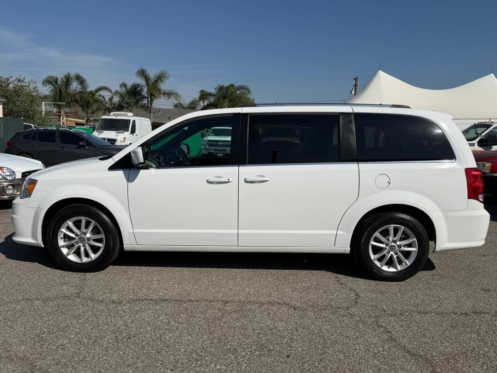 Dodge Grand Caravan Vehicle Full-screen Gallery Image 11