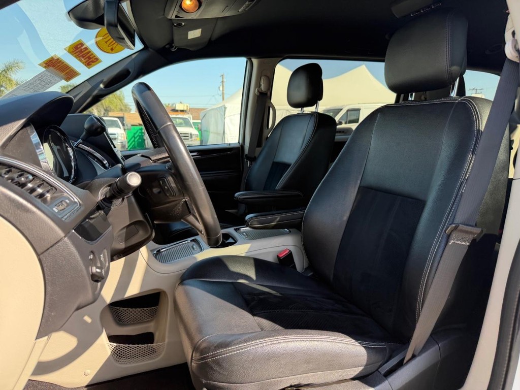 Dodge Grand Caravan Vehicle Full-screen Gallery Image 18