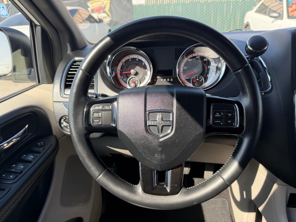 Dodge Grand Caravan Vehicle Full-screen Gallery Image 27