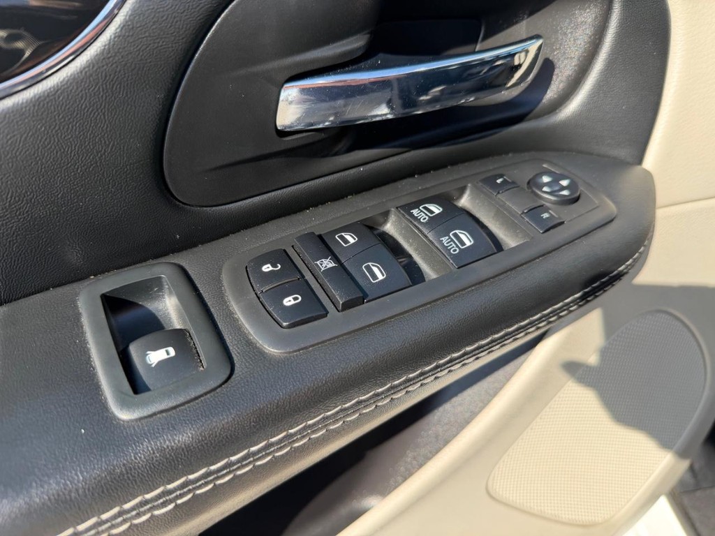 Dodge Grand Caravan Vehicle Full-screen Gallery Image 32