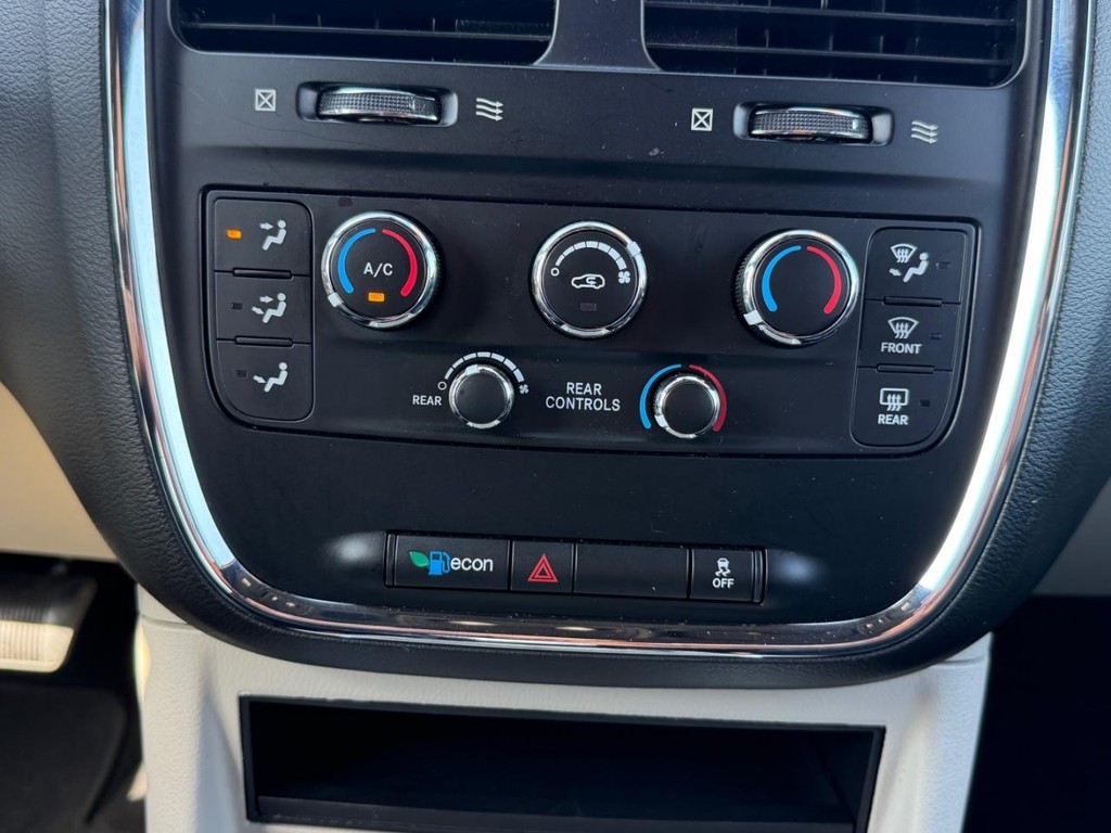 Dodge Grand Caravan Vehicle Full-screen Gallery Image 33