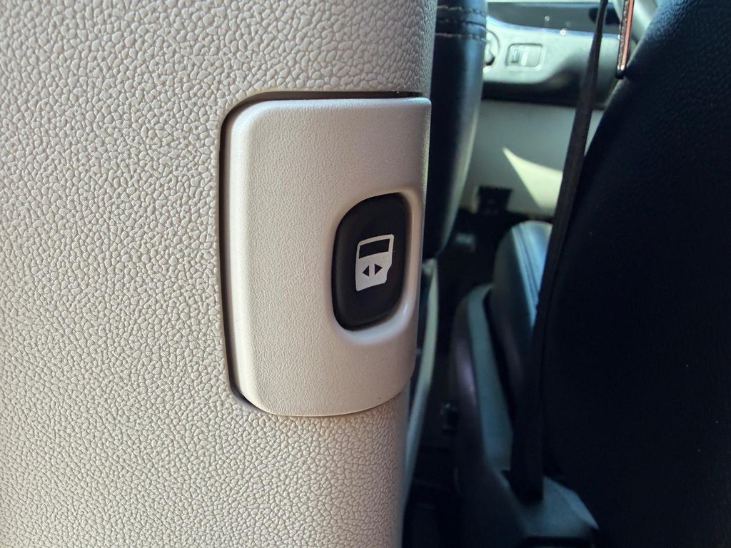 Dodge Grand Caravan Vehicle Full-screen Gallery Image 40