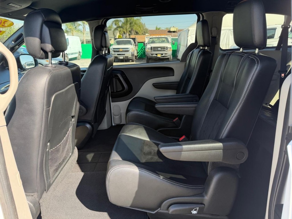 Dodge Grand Caravan Vehicle Full-screen Gallery Image 41