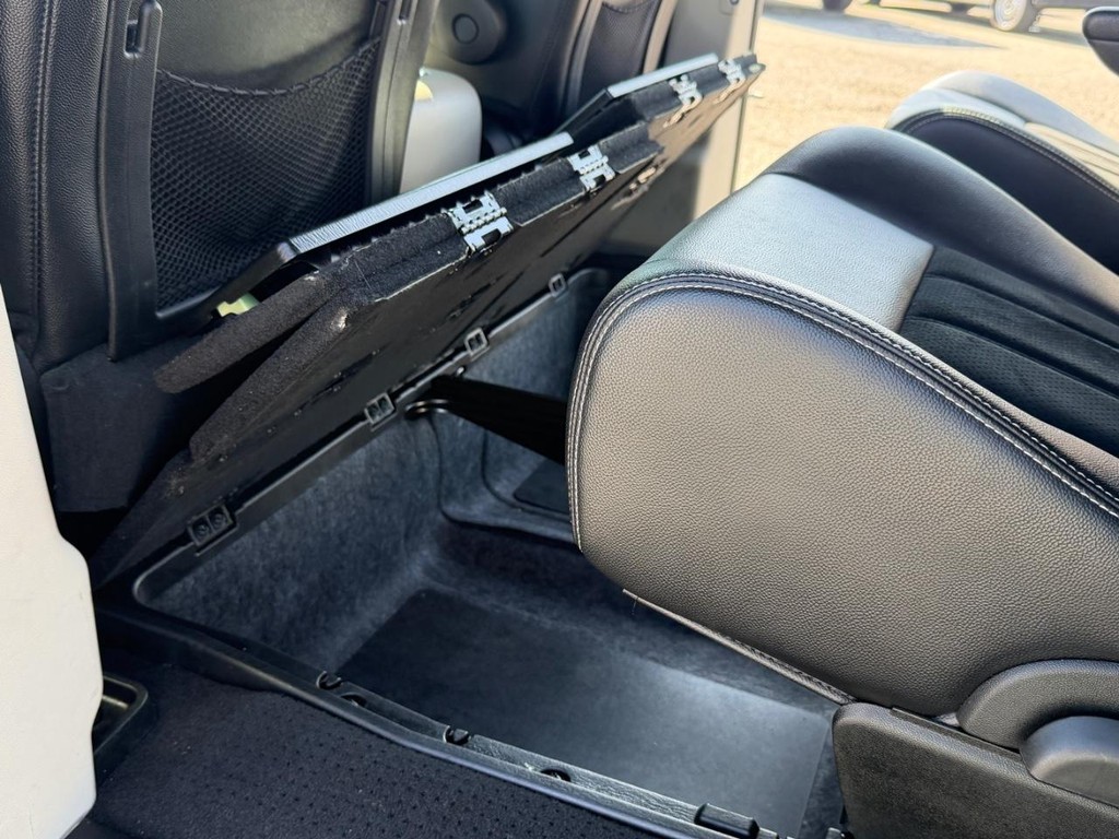 Dodge Grand Caravan Vehicle Full-screen Gallery Image 45