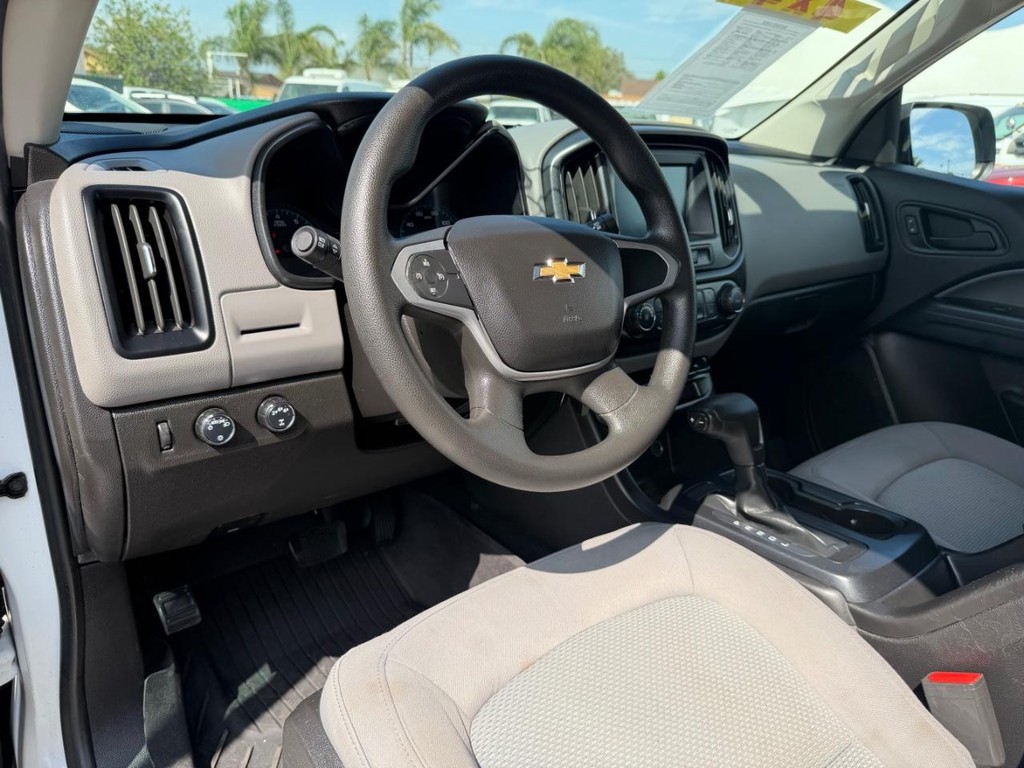 Chevrolet Colorado Vehicle Full-screen Gallery Image 16