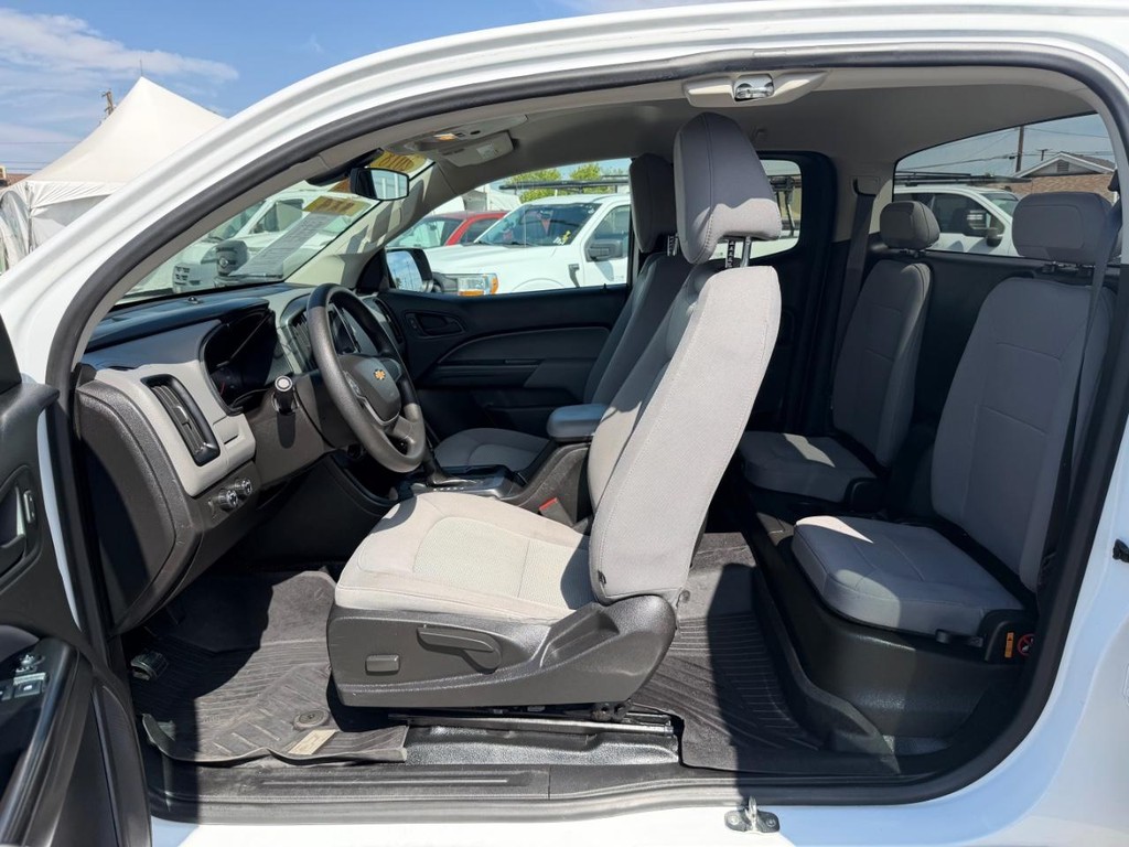 Chevrolet Colorado Vehicle Full-screen Gallery Image 17