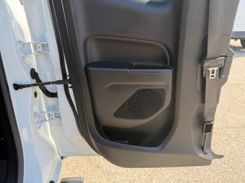 Chevrolet Colorado Vehicle Full-screen Gallery Image 19