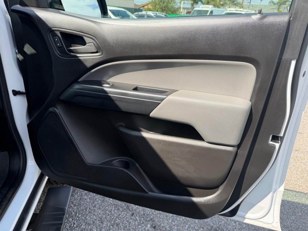 Chevrolet Colorado Vehicle Full-screen Gallery Image 21