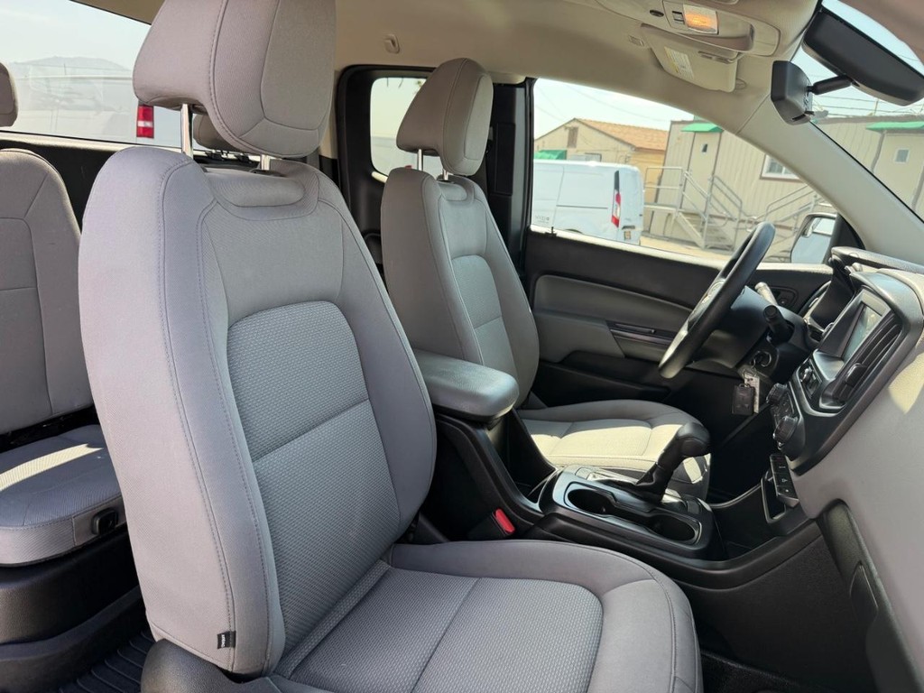 Chevrolet Colorado Vehicle Full-screen Gallery Image 24