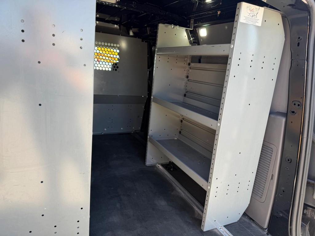 Ford Transit Connect Vehicle Full-screen Gallery Image 18