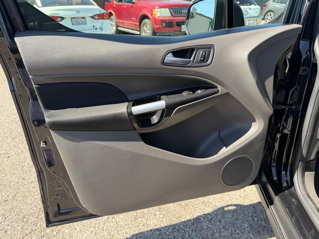 Ford Transit Connect Vehicle Full-screen Gallery Image 25