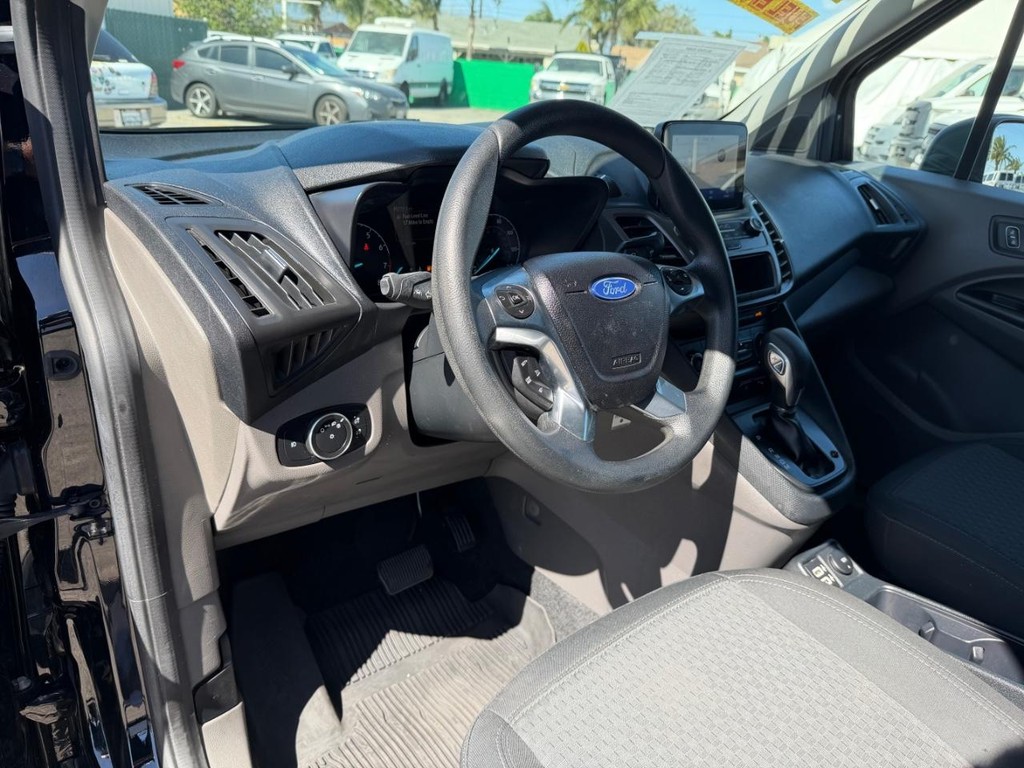 Ford Transit Connect Vehicle Full-screen Gallery Image 26