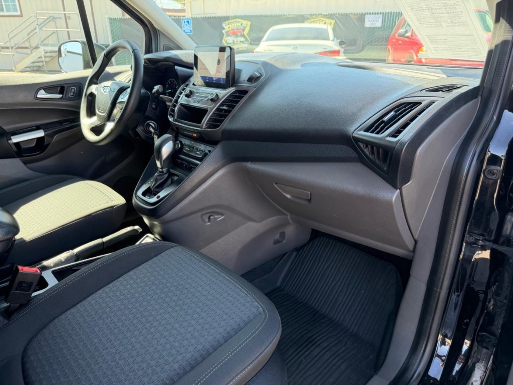 Ford Transit Connect Vehicle Full-screen Gallery Image 30