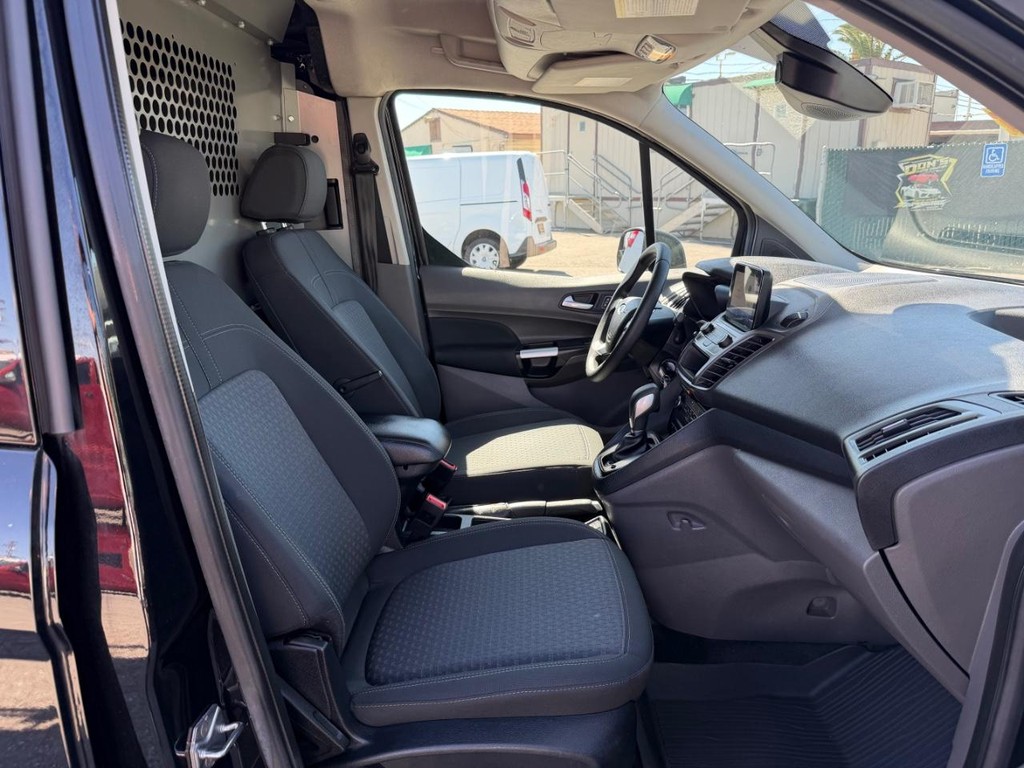 Ford Transit Connect Vehicle Full-screen Gallery Image 31
