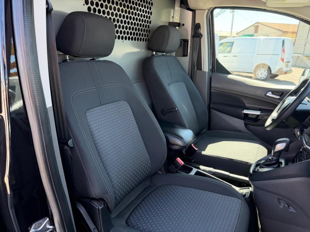Ford Transit Connect Vehicle Full-screen Gallery Image 32