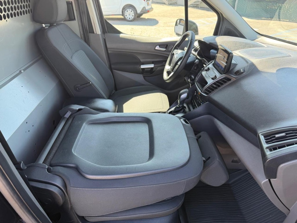 Ford Transit Connect Vehicle Full-screen Gallery Image 33