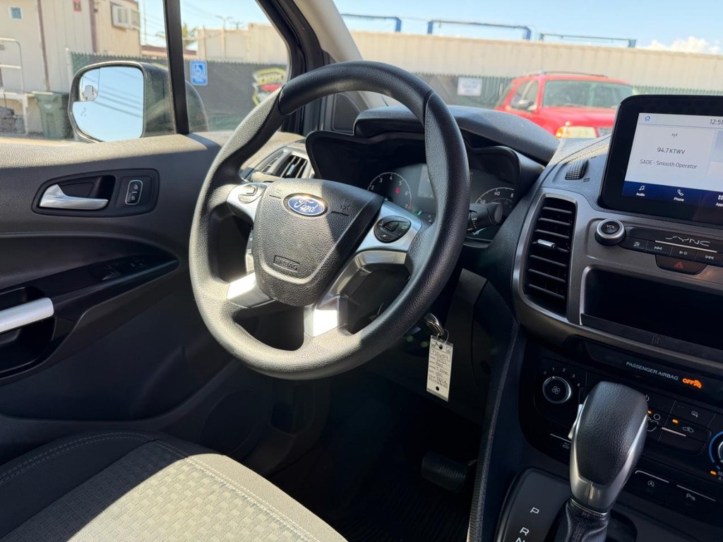 Ford Transit Connect Vehicle Full-screen Gallery Image 34