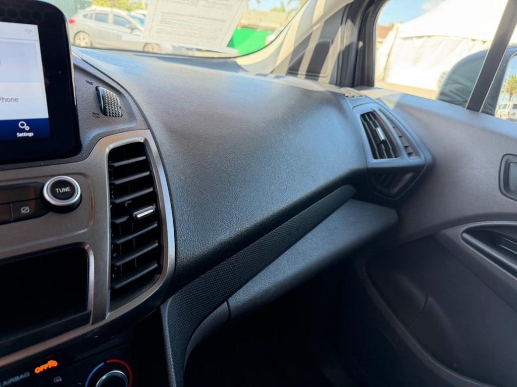 Ford Transit Connect Vehicle Full-screen Gallery Image 36