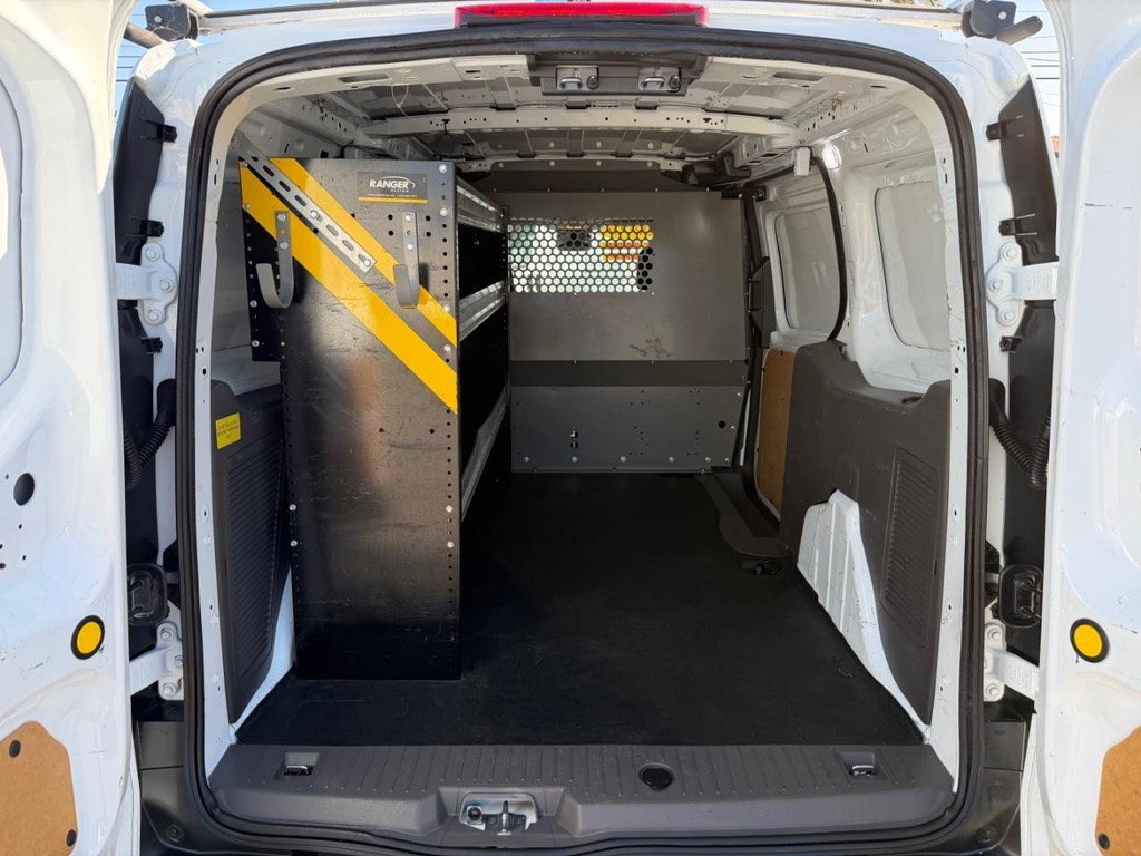 Ford Transit Connect Vehicle Full-screen Gallery Image 16