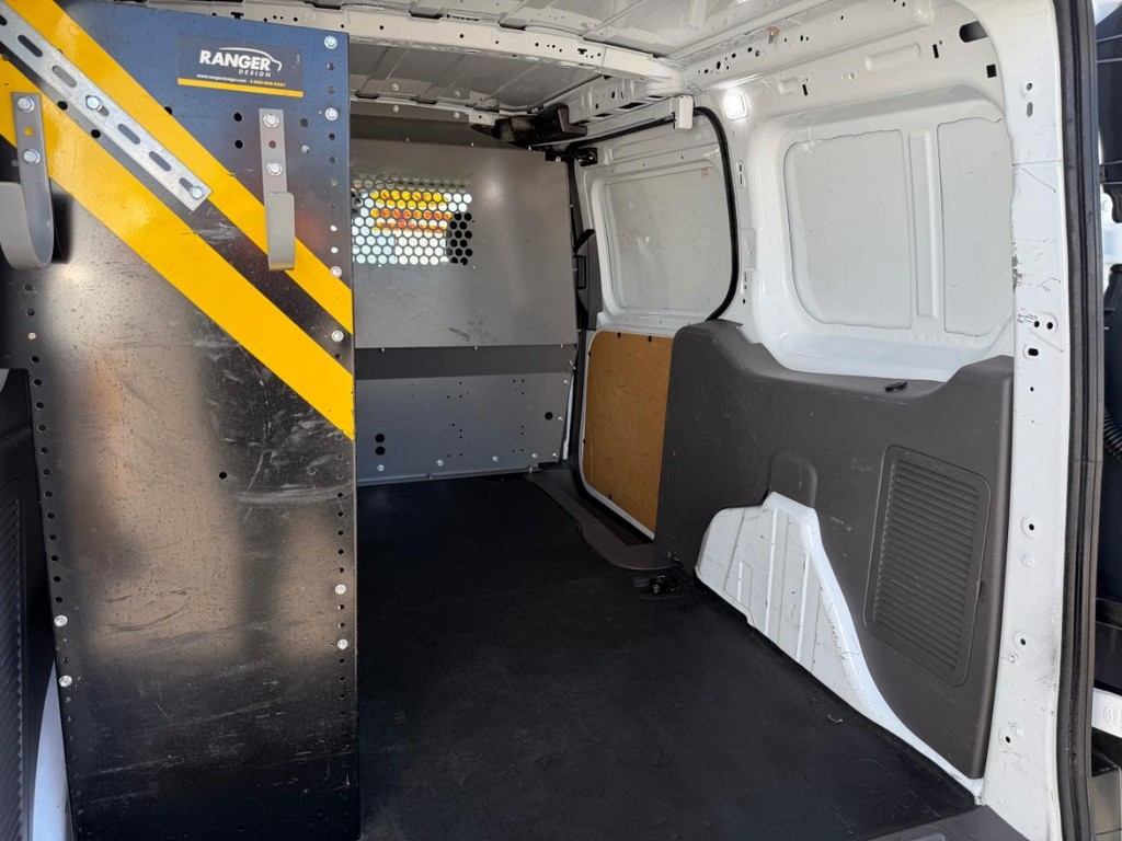 Ford Transit Connect Vehicle Full-screen Gallery Image 18