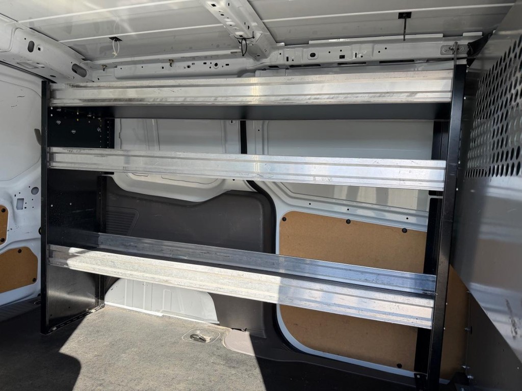 Ford Transit Connect Vehicle Full-screen Gallery Image 21