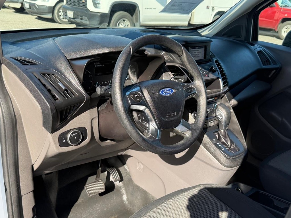 Ford Transit Connect Vehicle Full-screen Gallery Image 24