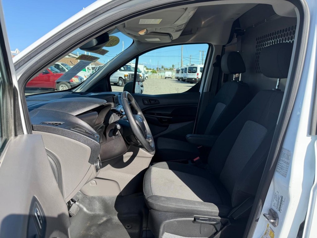 Ford Transit Connect Vehicle Full-screen Gallery Image 25