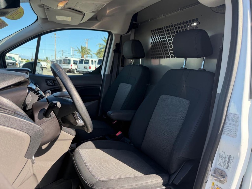 Ford Transit Connect Vehicle Full-screen Gallery Image 26