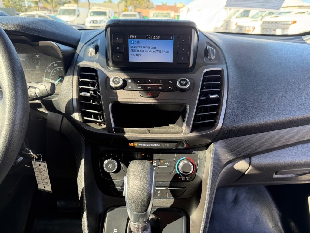 Ford Transit Connect Vehicle Full-screen Gallery Image 32