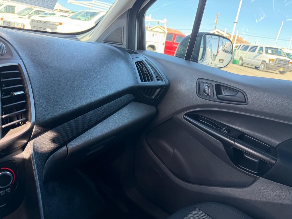 Ford Transit Connect Vehicle Full-screen Gallery Image 33